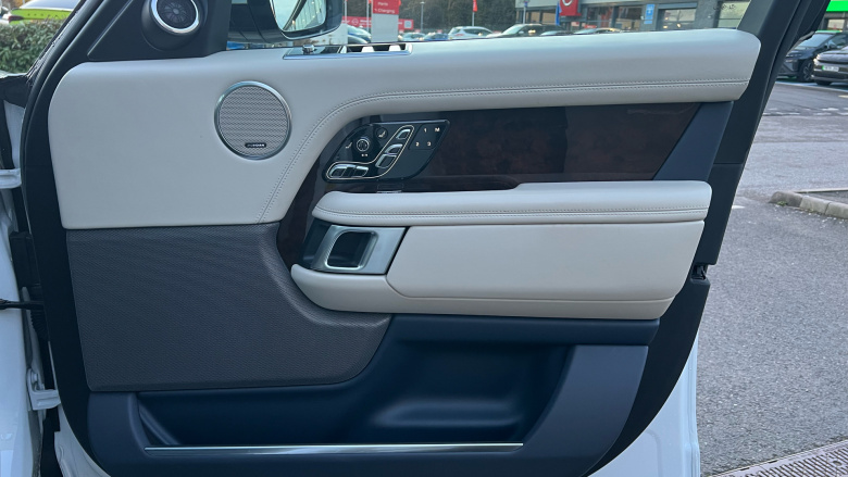 Land Rover Range Rover 3.0 D300 Autobiography 4dr Auto Diesel Estate